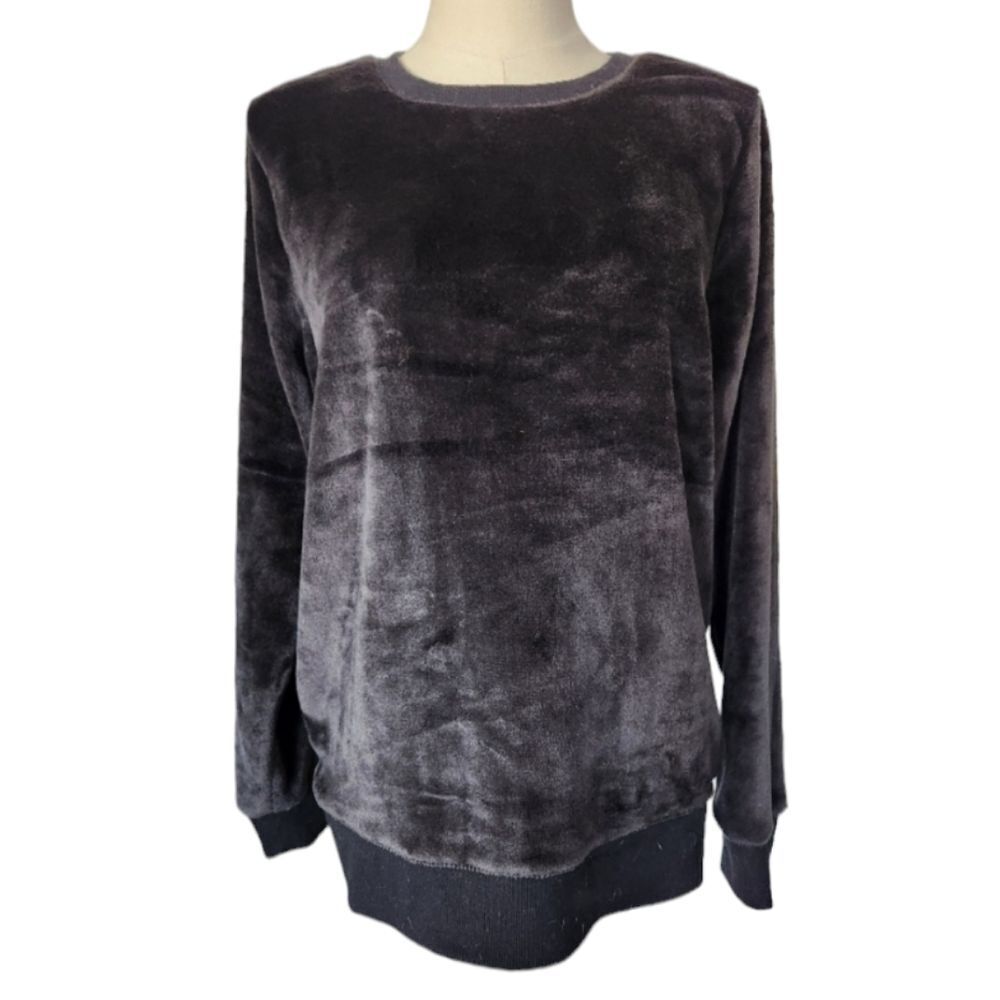 2/$15 - NWOT Gaiam Black Velvet /Velour Sweater - Size Medium